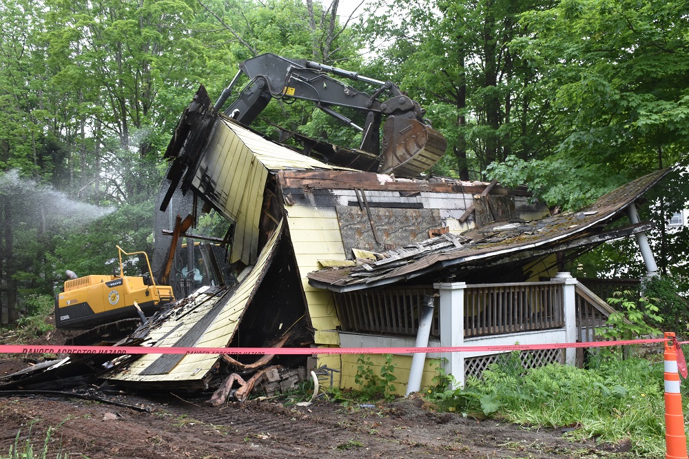 Demolition of 85 High Street in Monticello